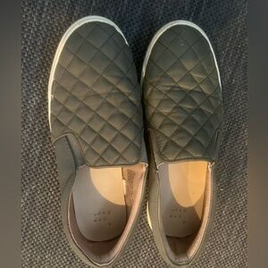 A new Day Sneaker, green, olive good